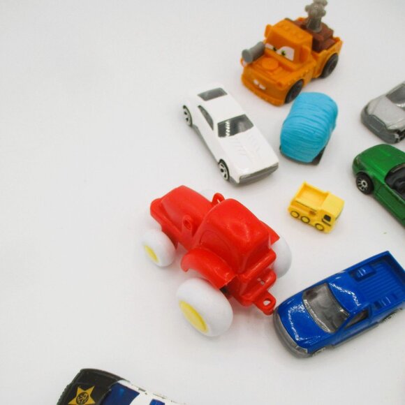 Maisto Honda Motorcycle & 10 Assorted Matchbox Cars Toy Lot - Picture 4 of 4